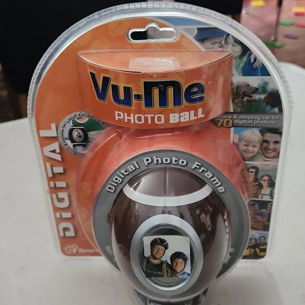 Vu-Me Photo Ball Football Digital Photo Frame 70 Photo Storage